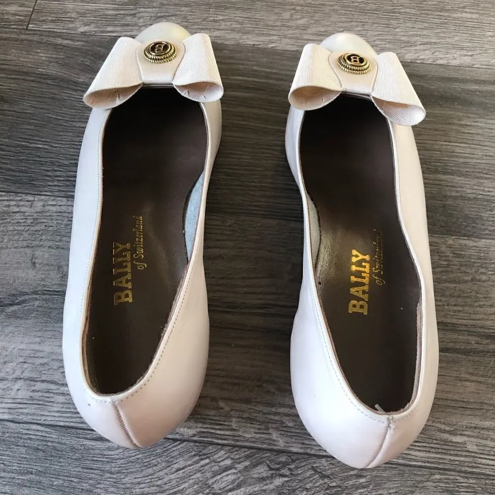 BALLY Vintage Bone Colored Leather Bow Flats